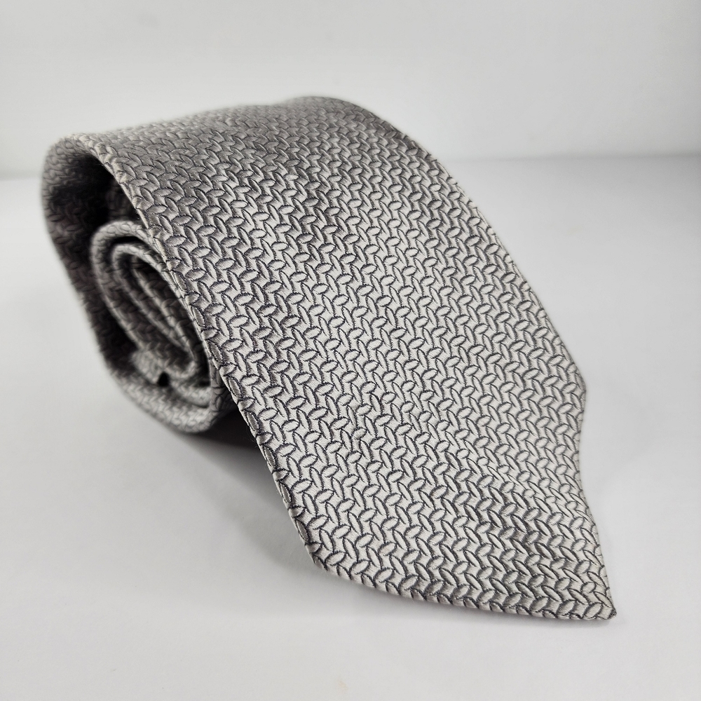 MICHAEL KORS Silver Silk Tie.
